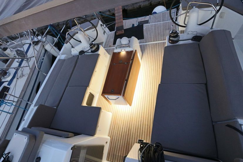 Jeanneau 49 Aqua Fun