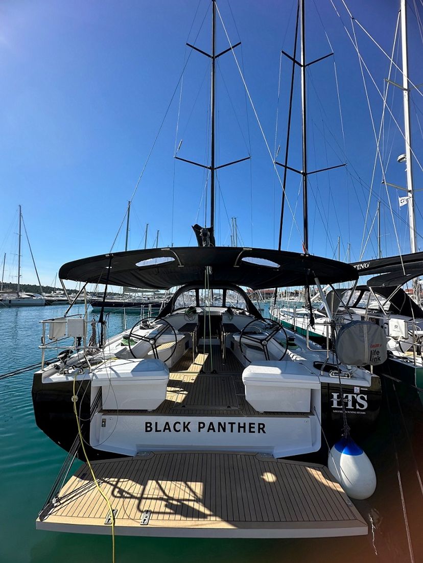 Elan E6 Black Panther