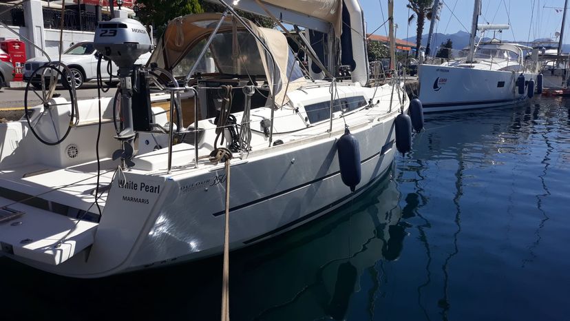 Dufour Yachts 350 White Pearl