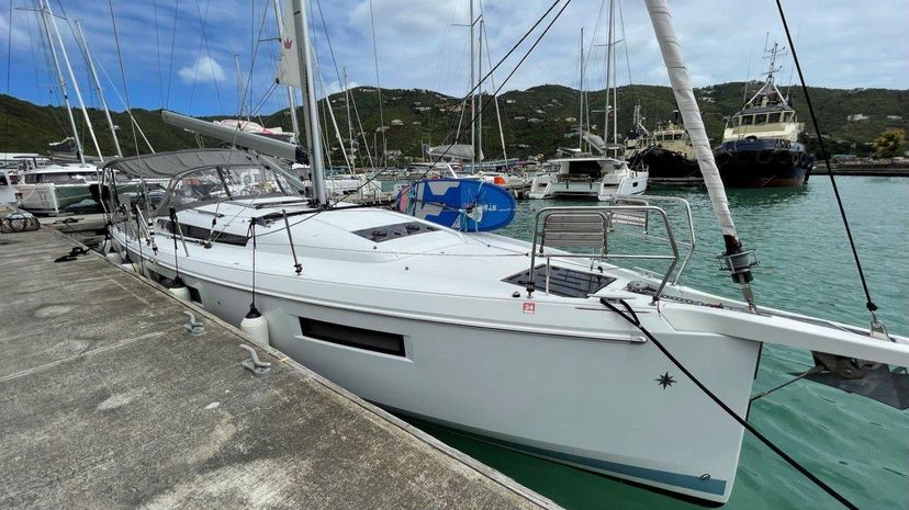 Jeanneau 40 White Cap