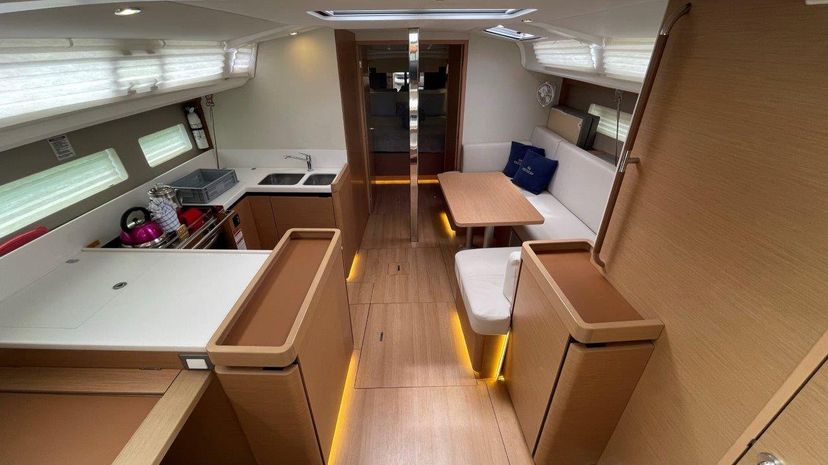 Jeanneau 40 White Cap