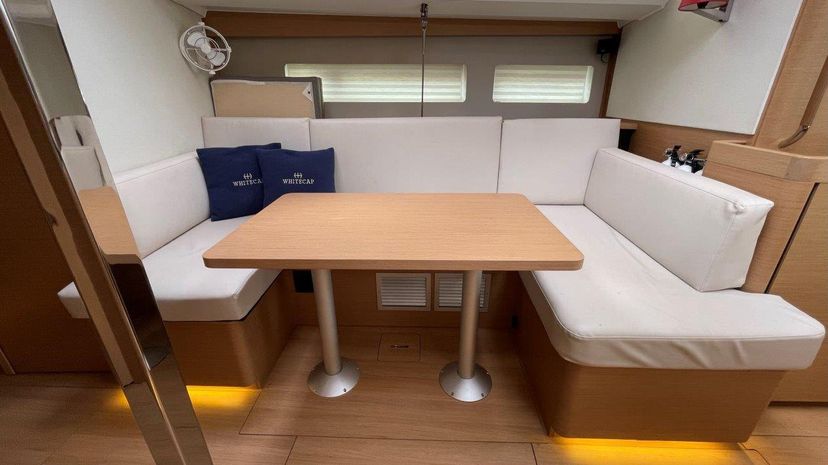 Jeanneau 40 White Cap
