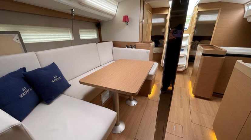 Jeanneau 40 White Cap