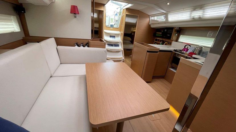 Jeanneau 40 White Cap