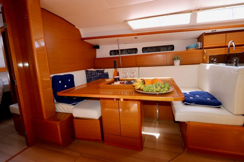 Jeanneau 43 Lady Linda