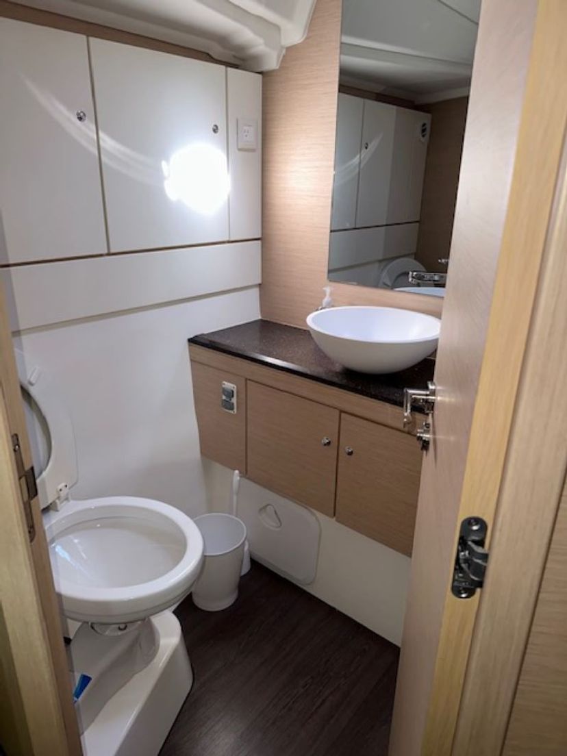Jeanneau 51 Recovery Room