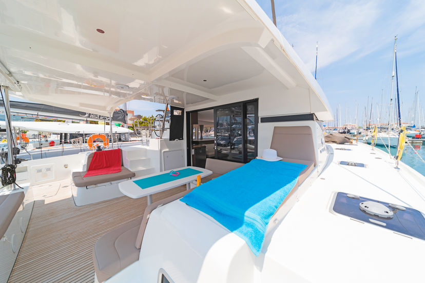 Lagoon 42 Pulsar
