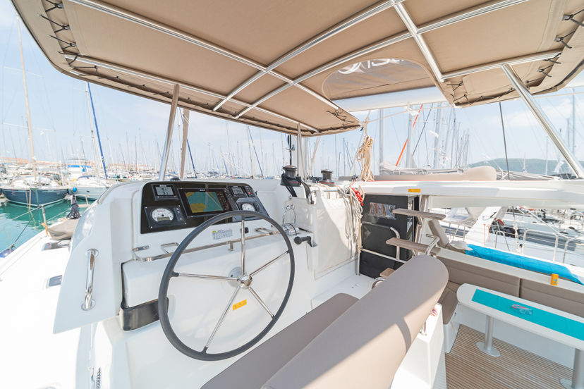 Lagoon 42 Pulsar
