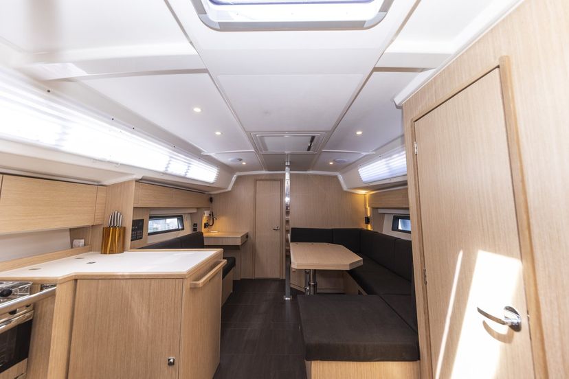 Bavaria Yachtbau C42 Maraschino