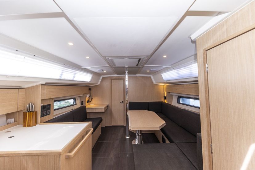Bavaria Yachtbau C42 Maraschino