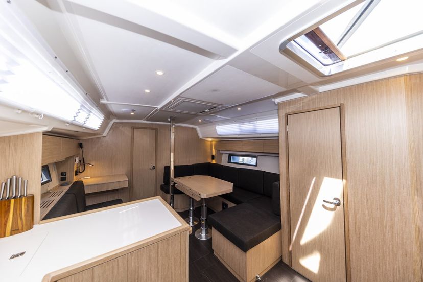 Bavaria Yachtbau C42 Maraschino