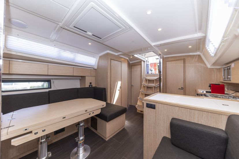 Bavaria Yachtbau C42 Maraschino