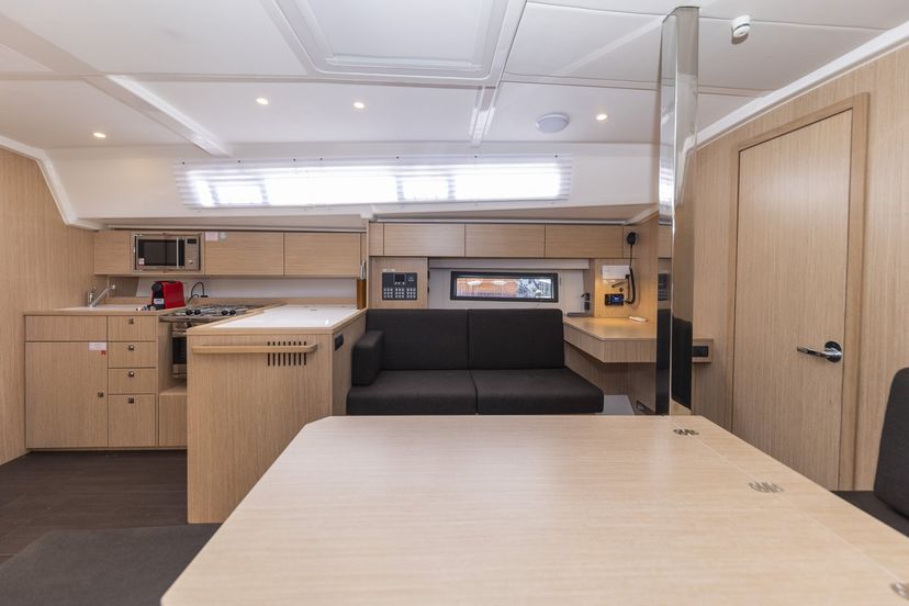 Bavaria Yachtbau C42 Maraschino