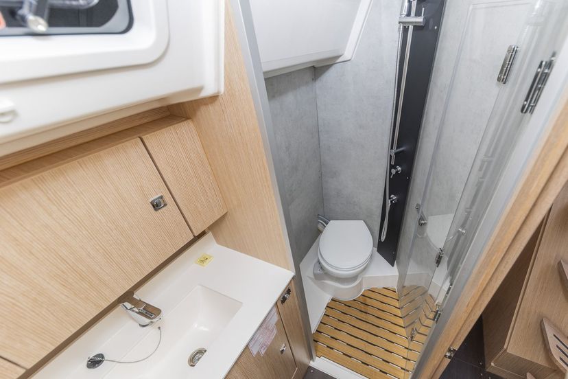 Bavaria Yachtbau C42 Maraschino