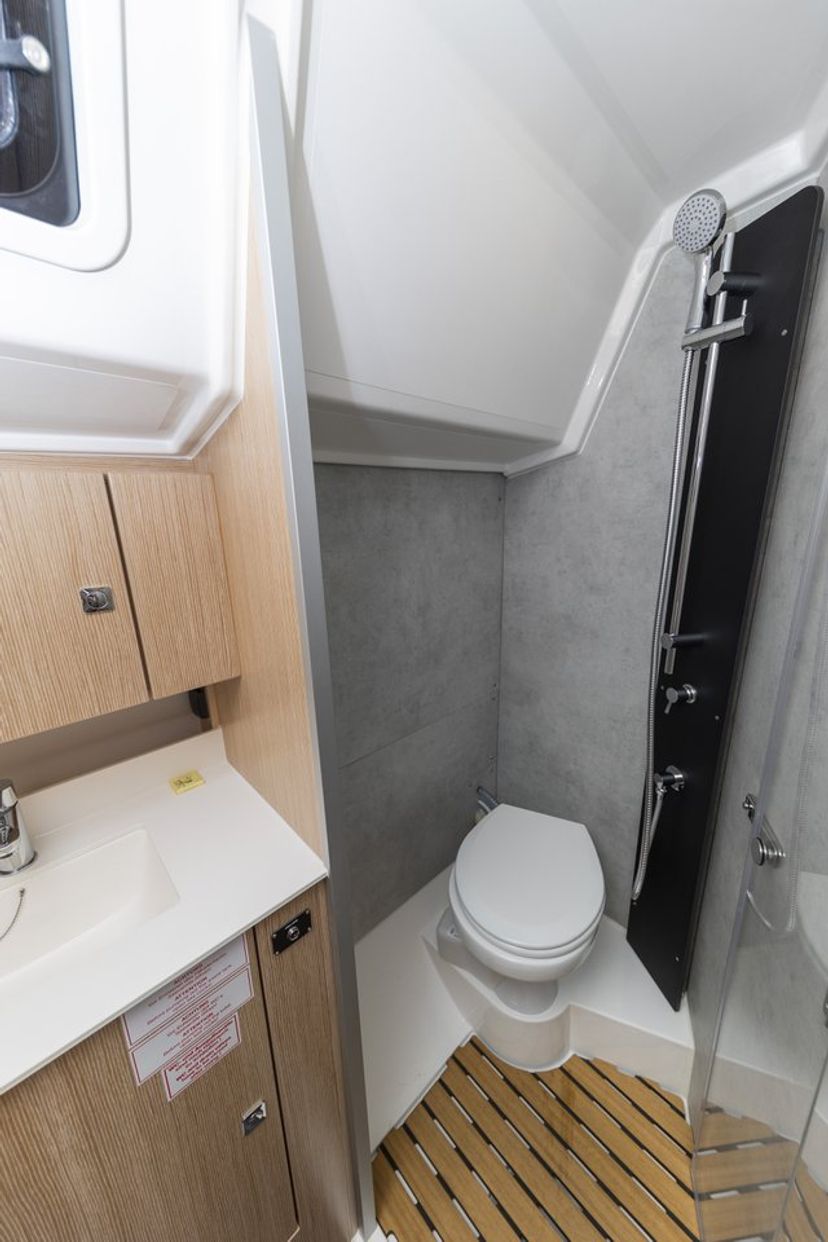 Bavaria Yachtbau C42 Maraschino