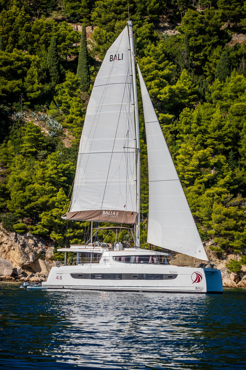 Catana 4.8  Bon Vivant