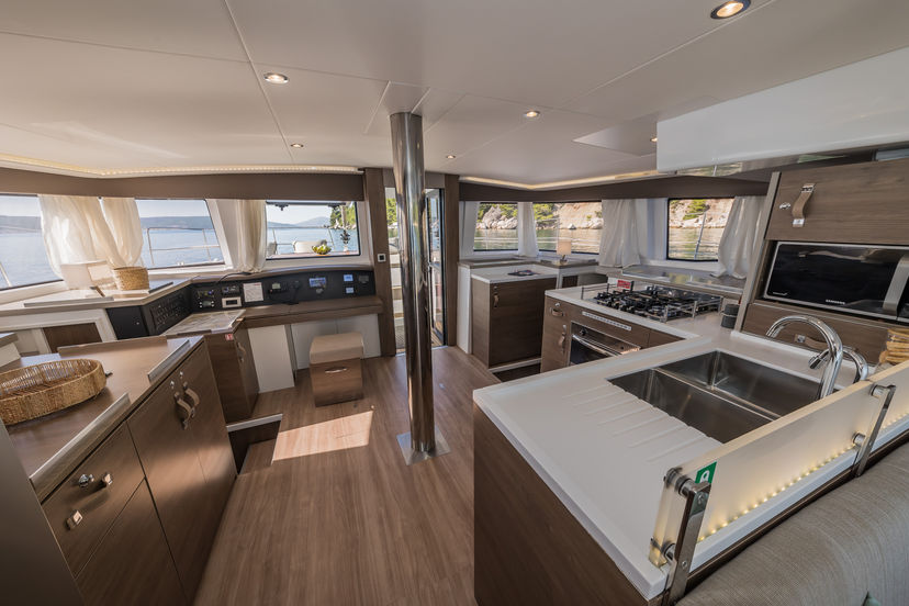 Catana 4.8  Bon Vivant