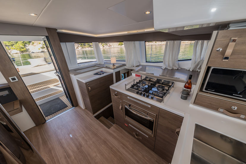 Catana 4.8  Bon Vivant