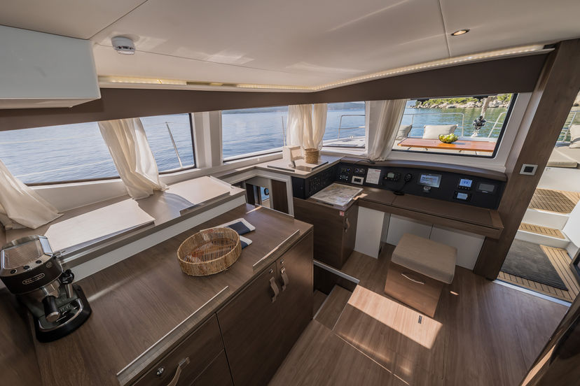 Catana 4.8  Bon Vivant