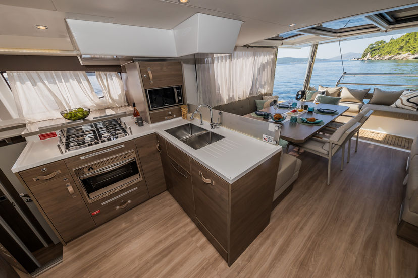 Catana 4.8  Bon Vivant