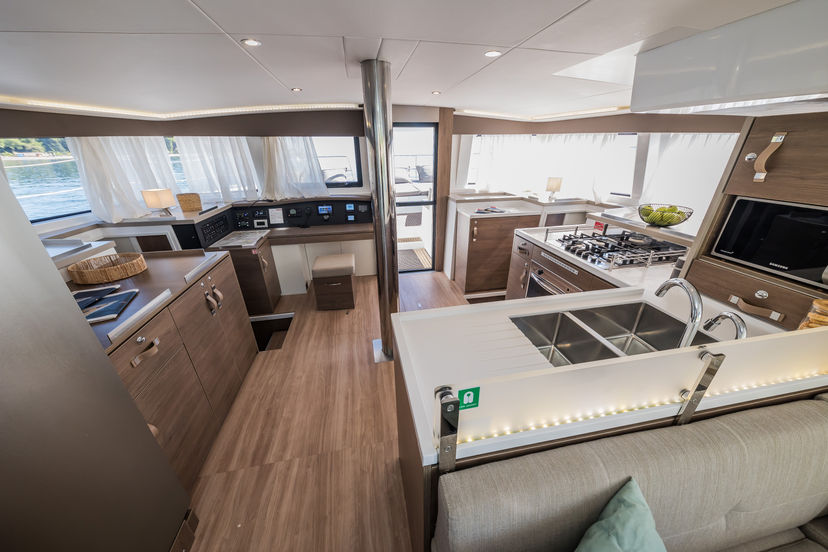 Catana 4.8  Bon Vivant