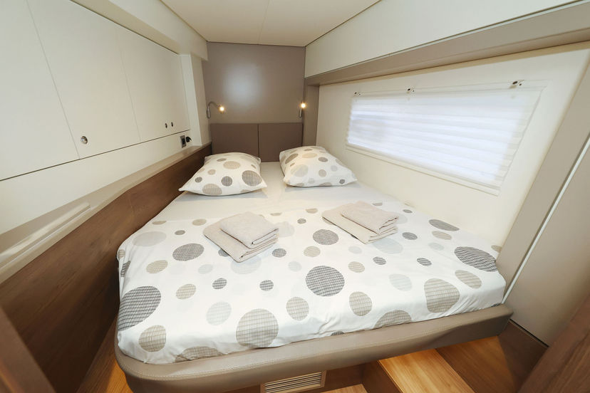 Catana 4.2 Bellatrix