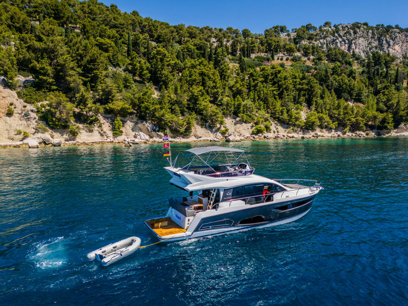 Sealine 43 Grace II