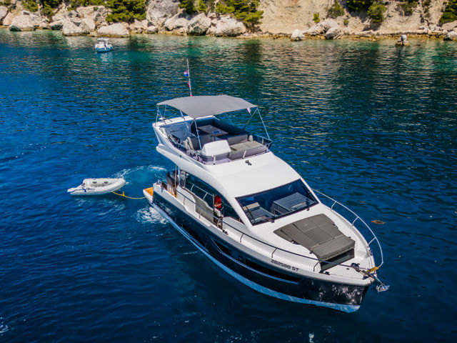 Sealine 43 Grace II