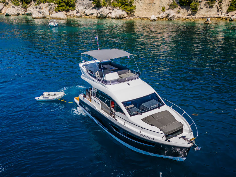 Sealine 43 Grace II