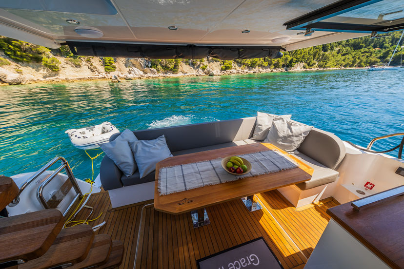 Sealine 43 Grace II