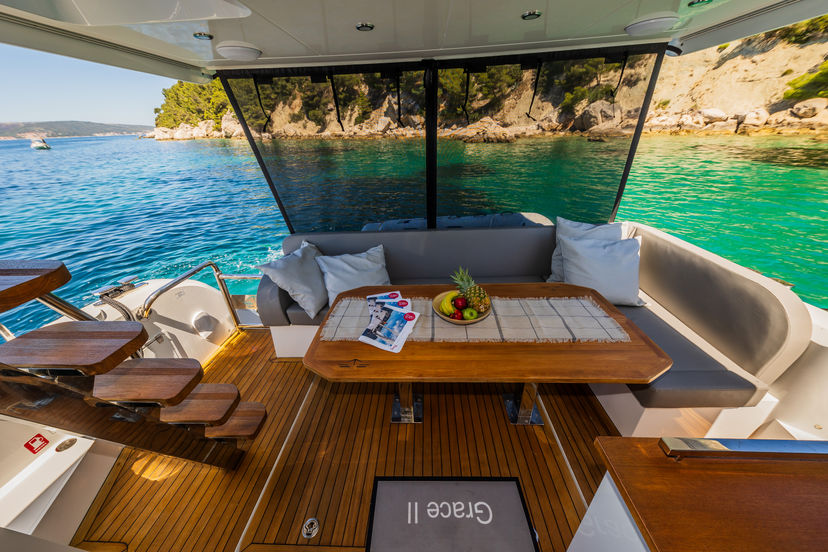 Sealine 43 Grace II