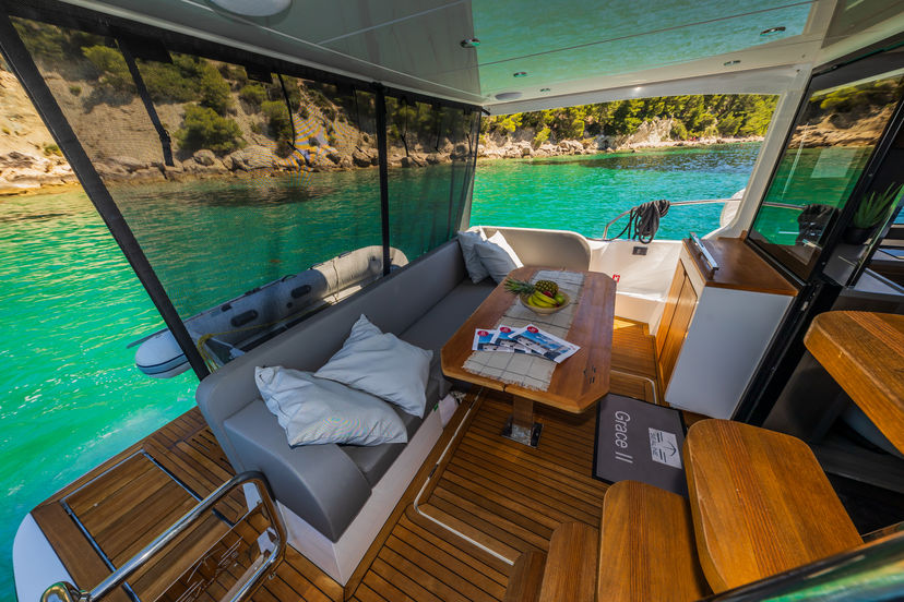 Sealine 43 Grace II