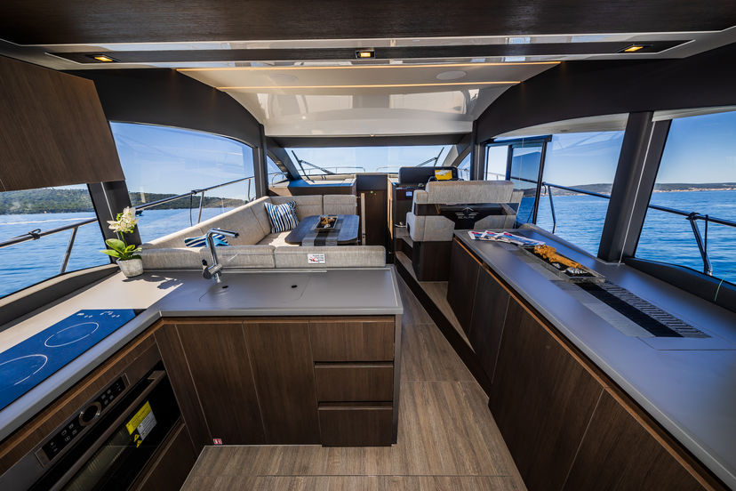 Sealine 43 Grace II