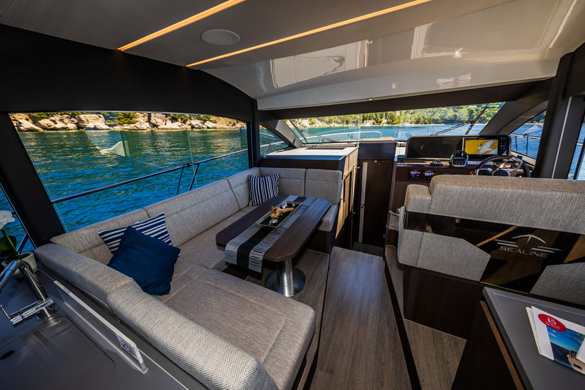Sealine 43 Grace II