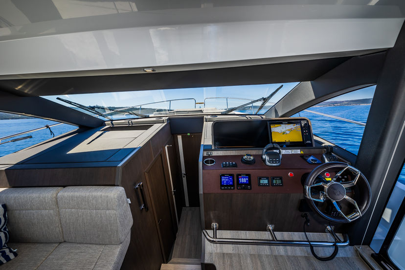 Sealine 43 Grace II