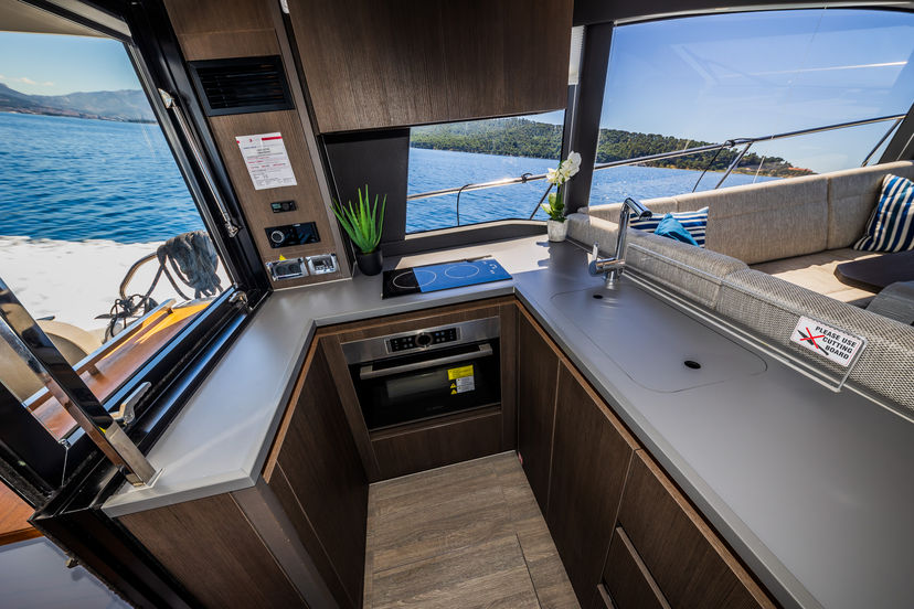 Sealine 43 Grace II