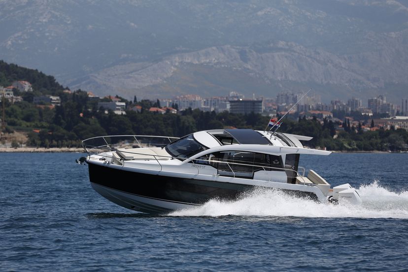 Sealine 33 Stormi