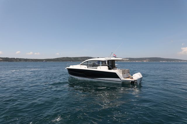 Sealine 33 Stormi