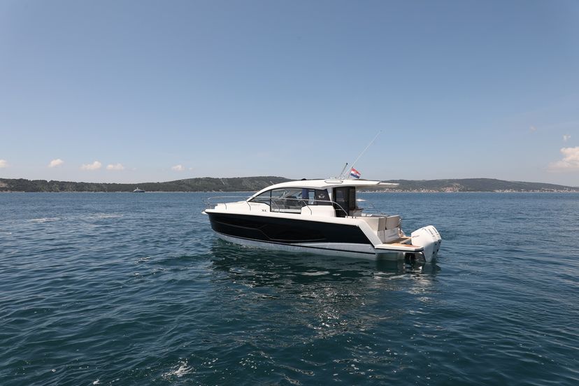 Sealine 33 Stormi