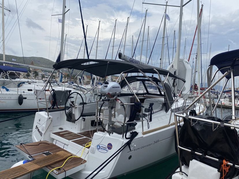 Jeanneau 49 gemelli