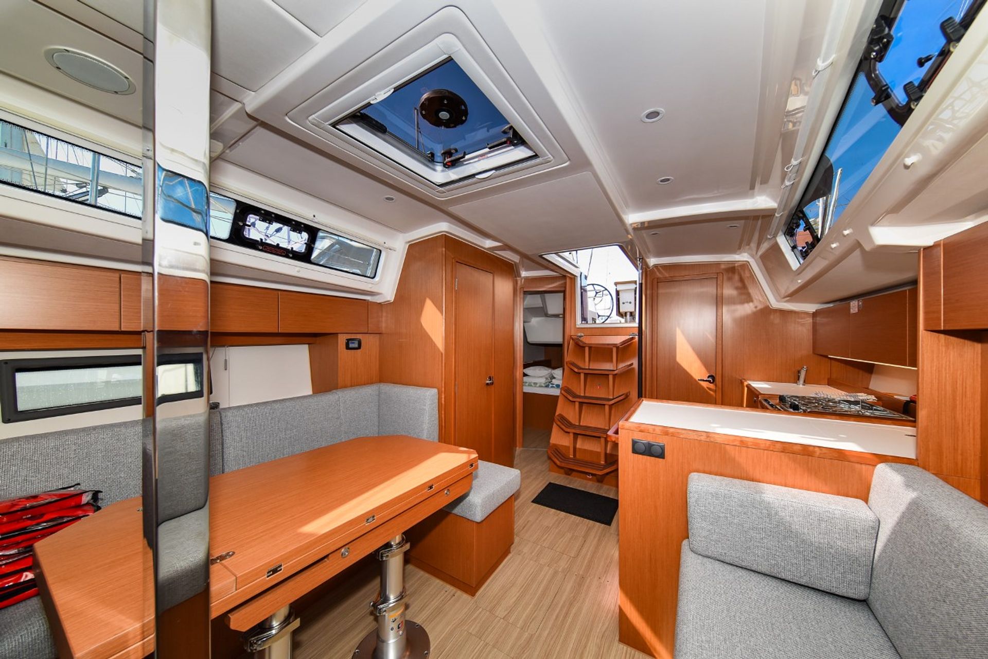 nausys-30836323-613389-p7.jpg