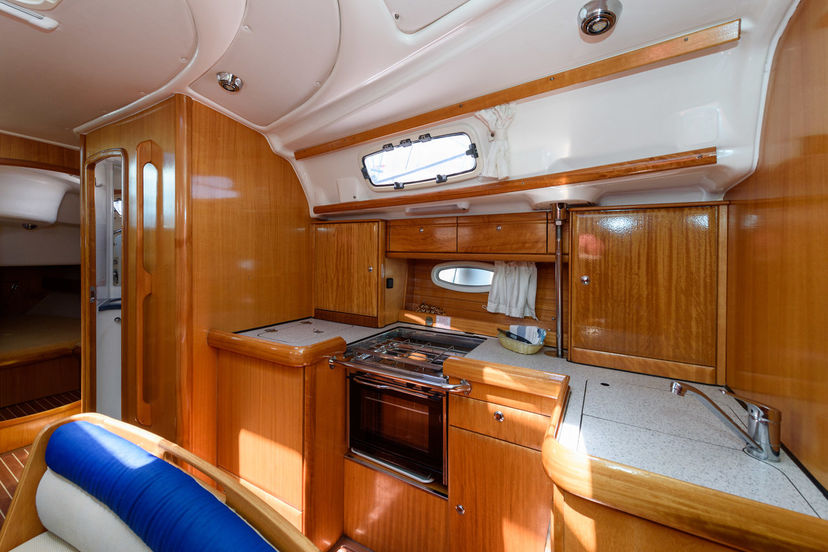 Bavaria Yachtbau 42 Blue Queen