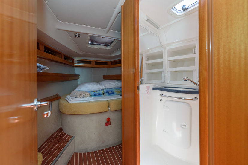 Bavaria Yachtbau 42 Blue Queen