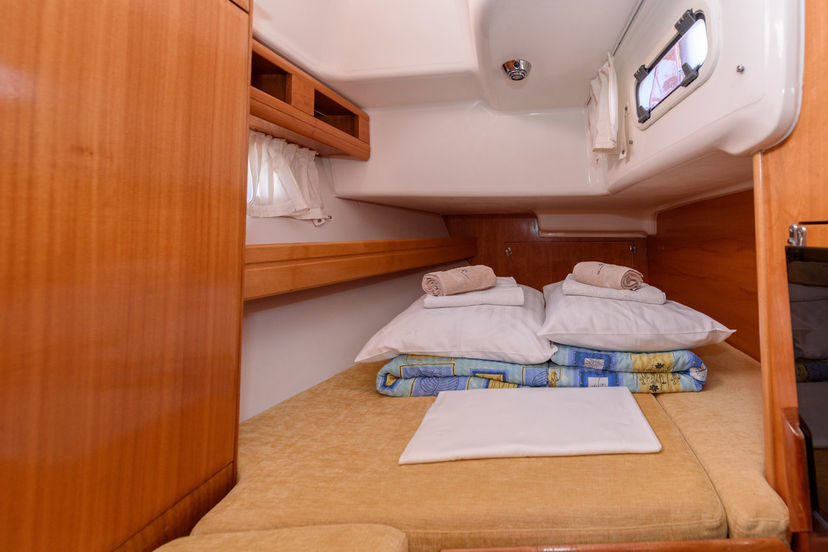 Bavaria Yachtbau 42 Blue Queen