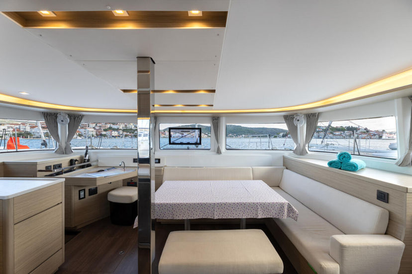 Lagoon 46 Cortes