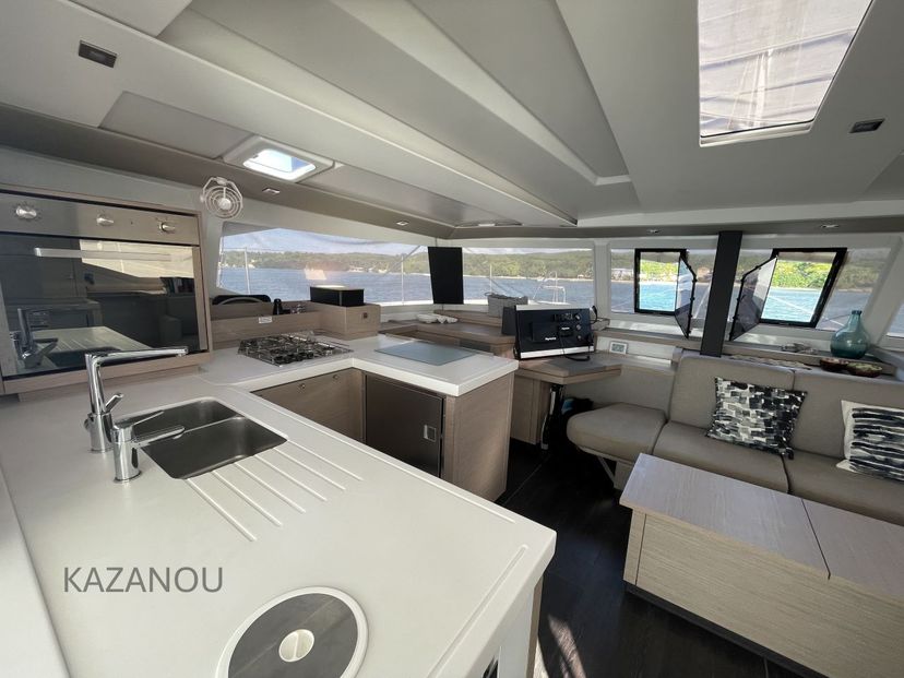 Fountaine Pajot 42 KAZANOU