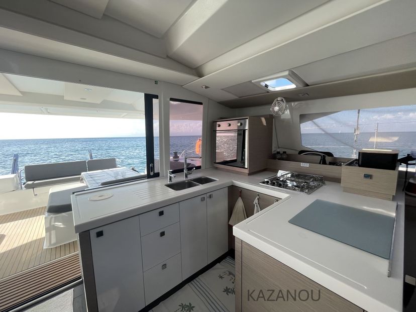 Fountaine Pajot 42 KAZANOU