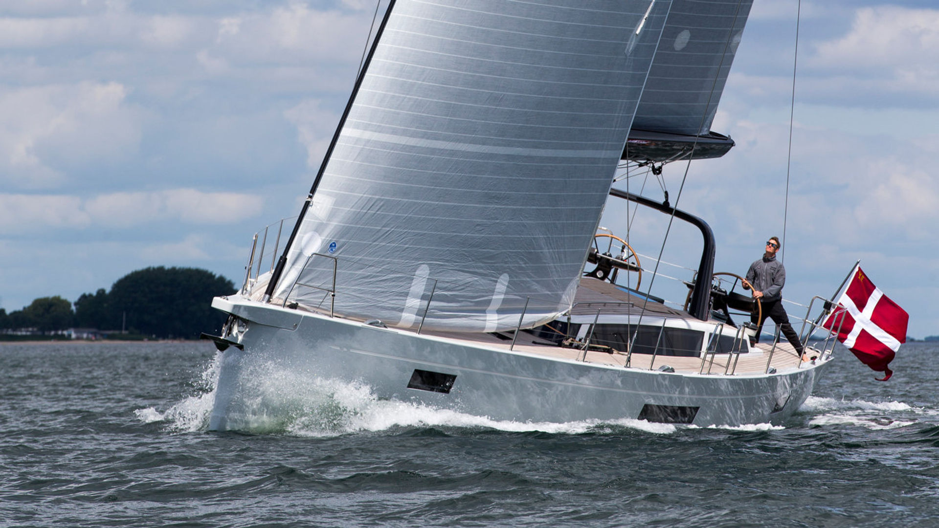 nausys-31855124-10101066-main.jpg