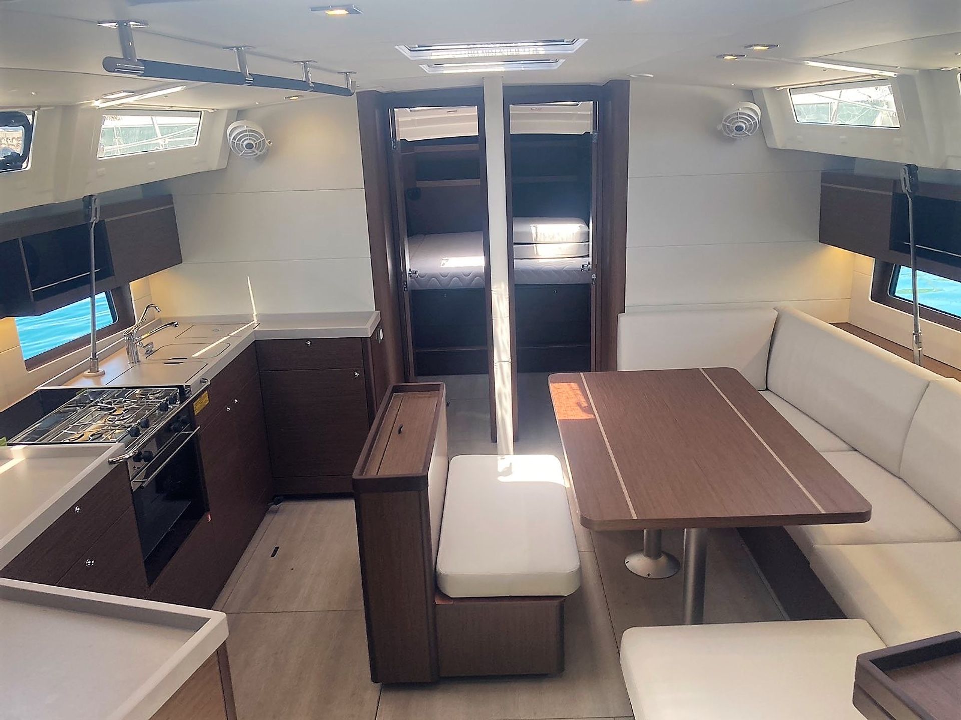 nausys-32043898-2844247-SALOON.JPG