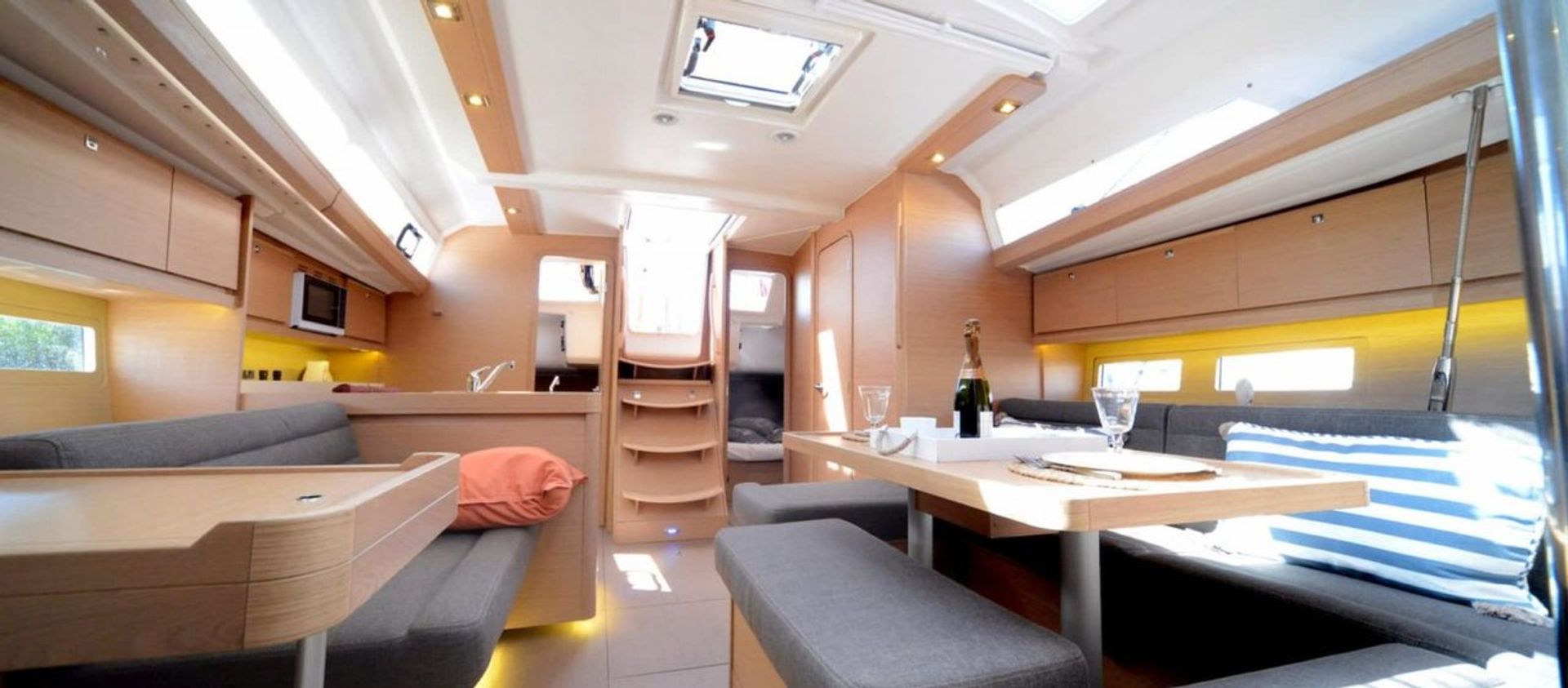 nausys-32245412-32109499-p.jpg